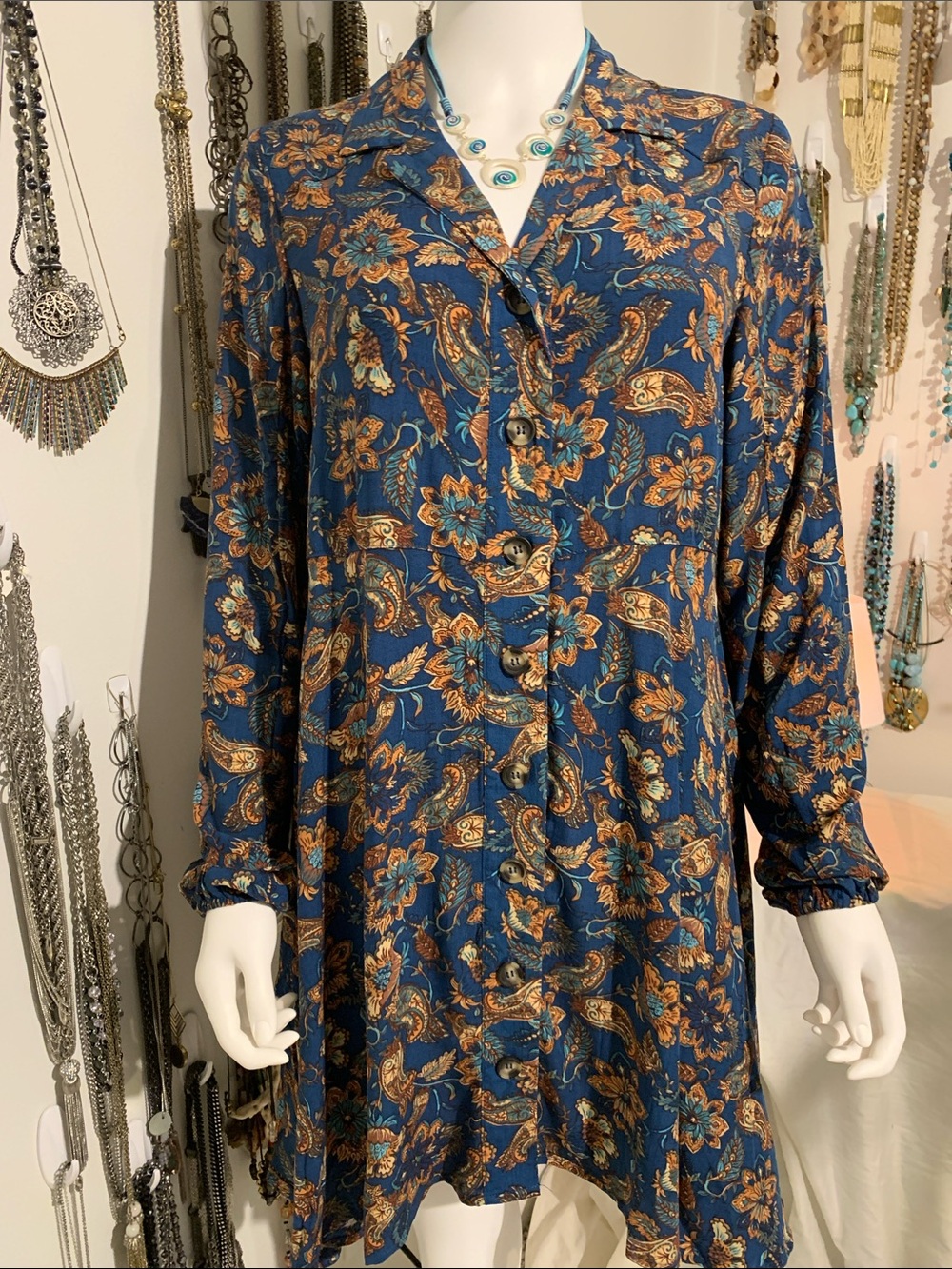 NATURAL LIFE Blue Paisley Floral Button-Front Tunic with necklace